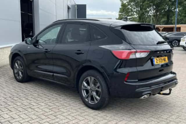 Ford Kuga (2023) thumbnail 4