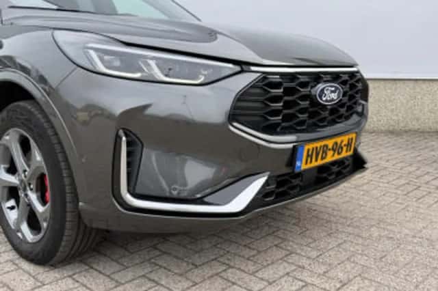 Ford Kuga (2025) thumbnail 4