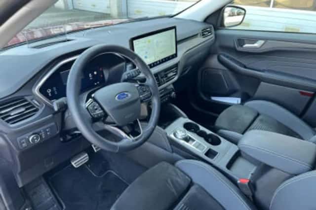 Ford Kuga (2024) thumbnail 5