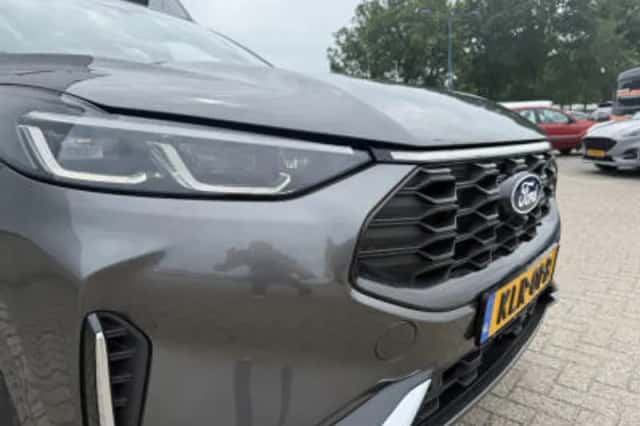 Ford Kuga (2025) thumbnail 4