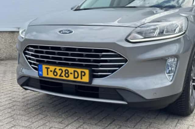 Ford Kuga (2020) thumbnail 4