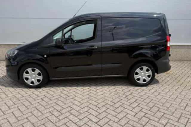 Ford Transit Courier (2023) thumbnail 4