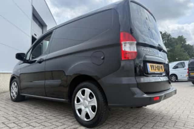 Ford Transit Courier (2023) thumbnail 6