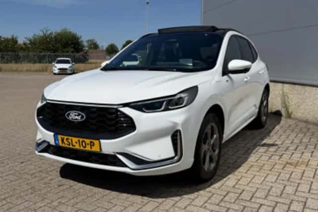 Ford Kuga (2025) thumbnail 3