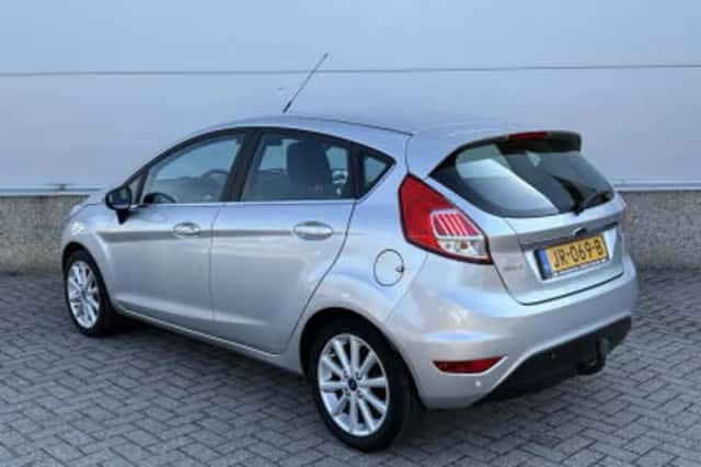 Ford Fiesta (2016) thumbnail 3