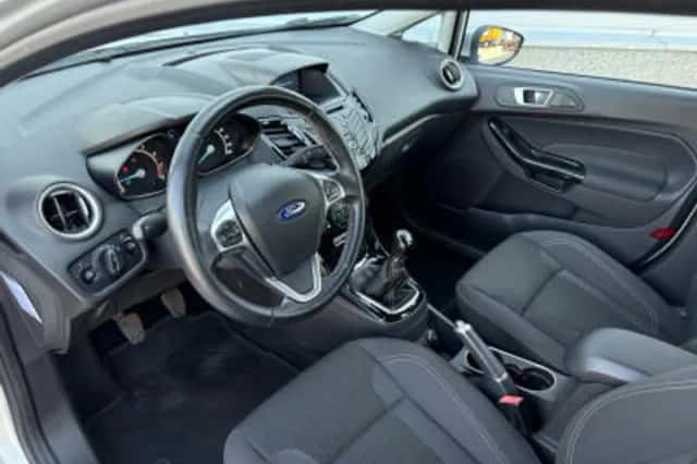 Ford Fiesta (2016) thumbnail 6