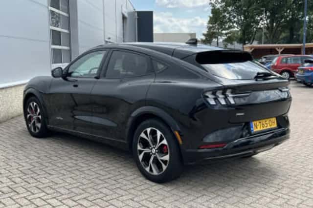 Ford Mustang Mach-E (2021) thumbnail 4