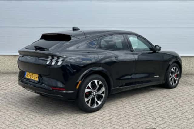 Ford Mustang Mach-E (2021) thumbnail 5