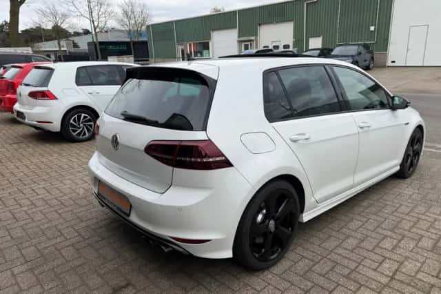 Volkswagen Golf (2015) thumbnail 3