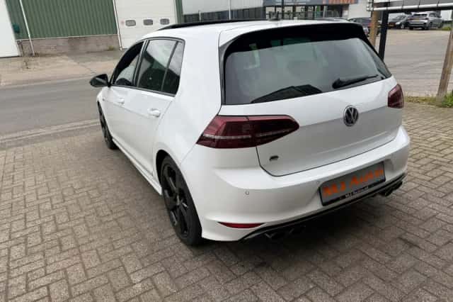 Volkswagen Golf (2015) thumbnail 5
