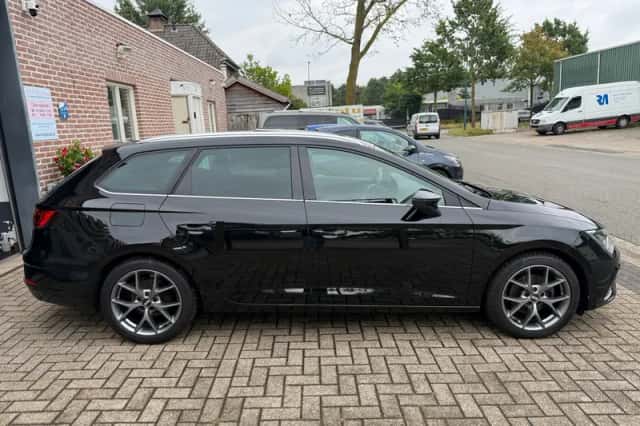 SEAT Leon (2019) thumbnail 2