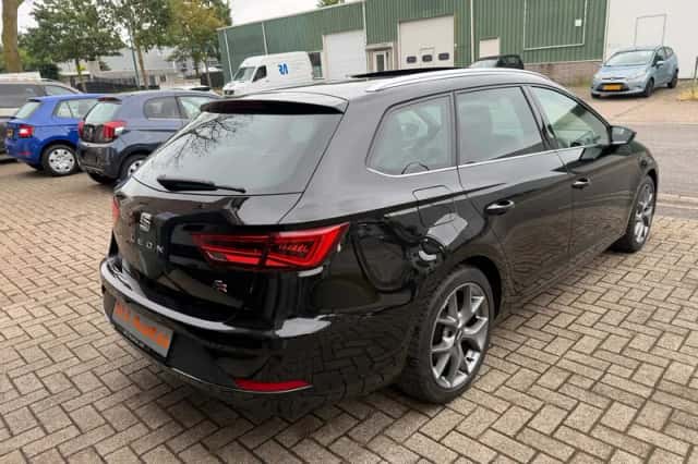 SEAT Leon (2019) thumbnail 3