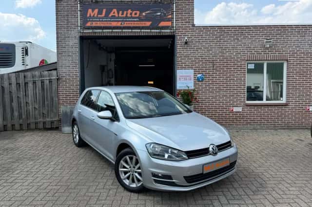 Volkswagen Golf (2016) thumbnail 1