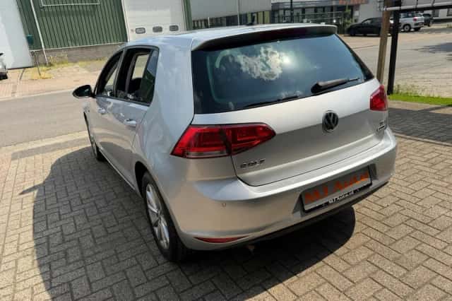Volkswagen Golf (2016) thumbnail 5