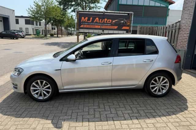 Volkswagen Golf (2016) thumbnail 6