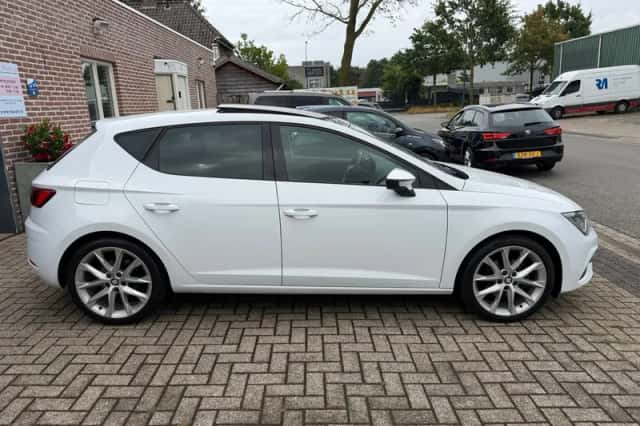 SEAT Leon (2017) thumbnail 2