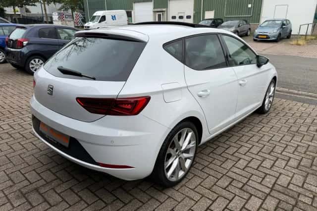 SEAT Leon (2017) thumbnail 3