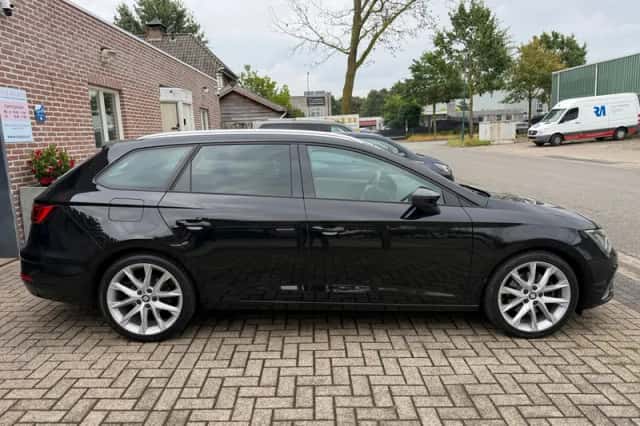 SEAT Leon (2018) thumbnail 2