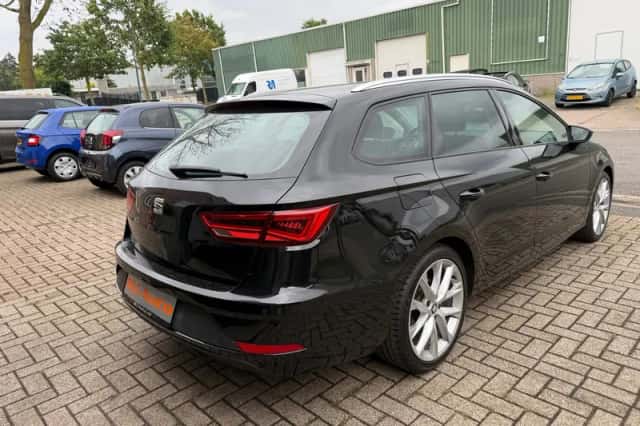 SEAT Leon (2018) thumbnail 3