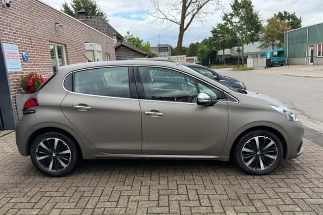 Peugeot 208 (2017) thumbnail 2