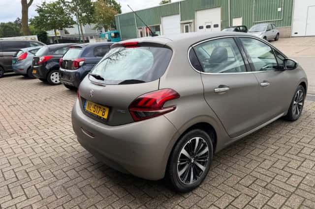 Peugeot 208 (2017) thumbnail 3