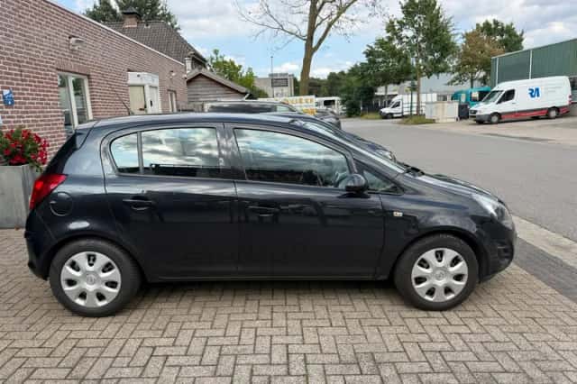 Opel Corsa (2014) thumbnail 2