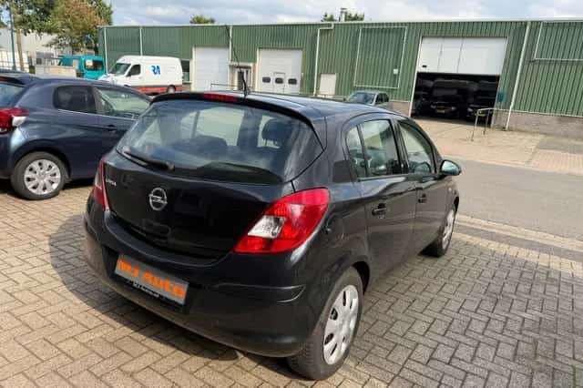 Opel Corsa (2014) thumbnail 3