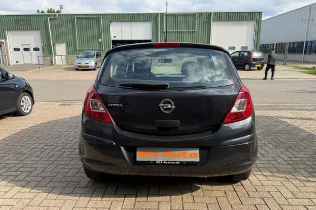 Opel Corsa (2014) thumbnail 4