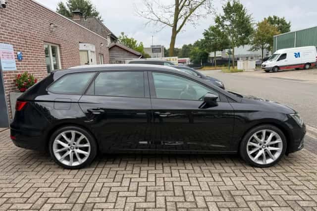 SEAT Leon (2018) thumbnail 2