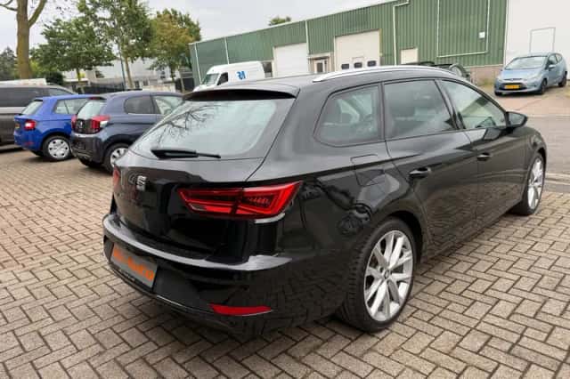SEAT Leon (2018) thumbnail 3
