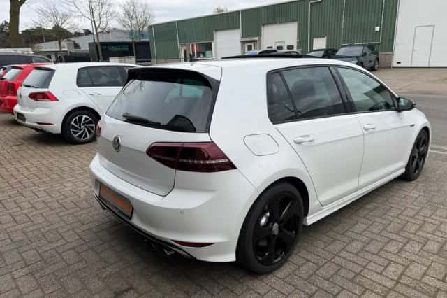 Volkswagen Golf (2015) thumbnail 3
