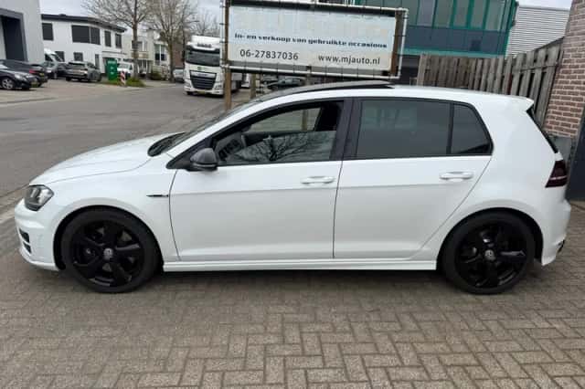 Volkswagen Golf (2015) thumbnail 6