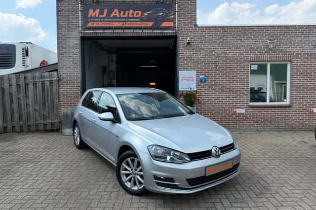 Volkswagen Golf (2016) thumbnail 1