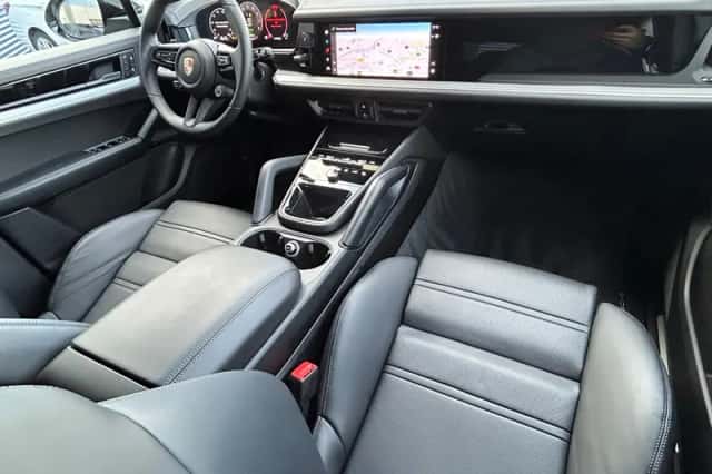 Porsche Cayenne Coupé (2024) thumbnail 2