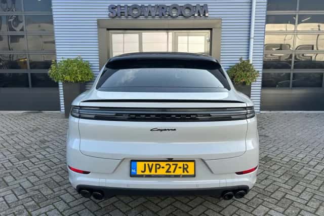 Porsche Cayenne Coupé (2024) thumbnail 3