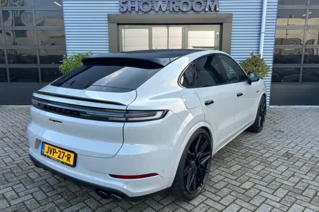 Porsche Cayenne Coupé (2024) thumbnail 5
