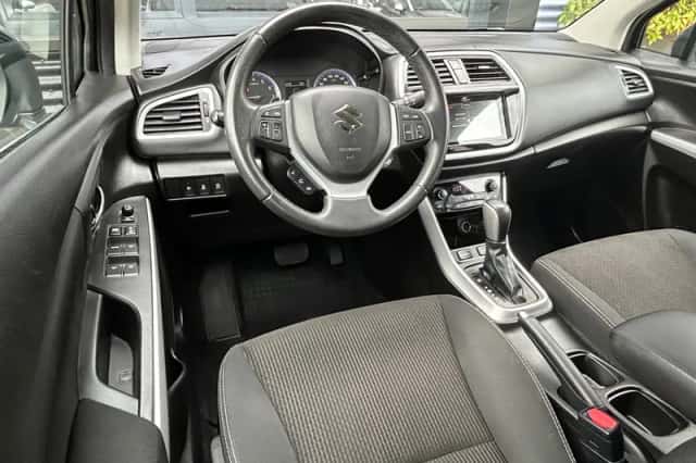 Suzuki S-Cross (2019) thumbnail 4