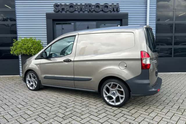 Ford Transit Courier (2019) thumbnail 3