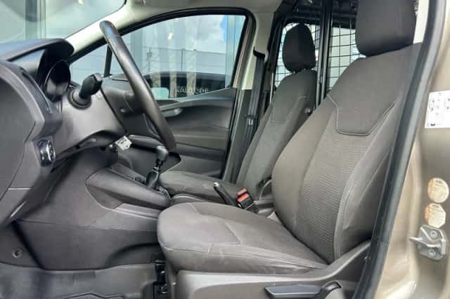 Ford Transit Courier (2019) thumbnail 4