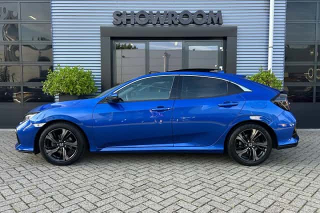 Honda Civic (2018) thumbnail 3