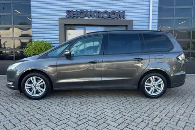 Ford Galaxy (2019) thumbnail 2
