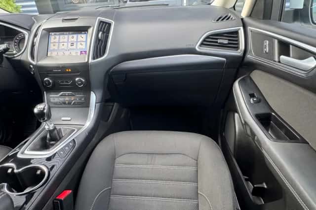 Ford Galaxy (2017) thumbnail 2