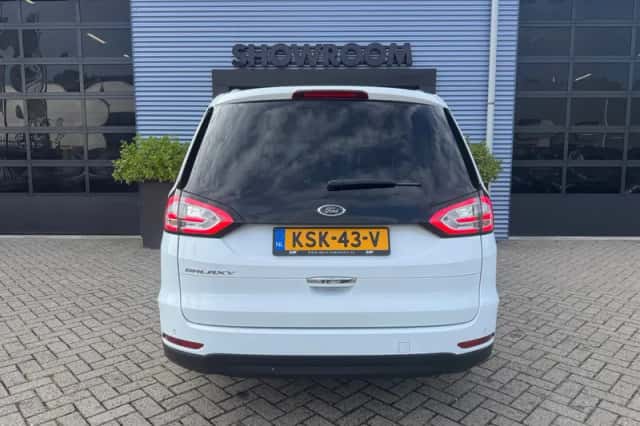 Ford Galaxy (2017) thumbnail 3