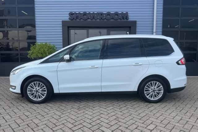 Ford Galaxy (2017) thumbnail 4