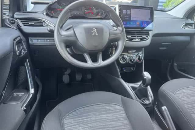 Peugeot 208 (2015) thumbnail 2