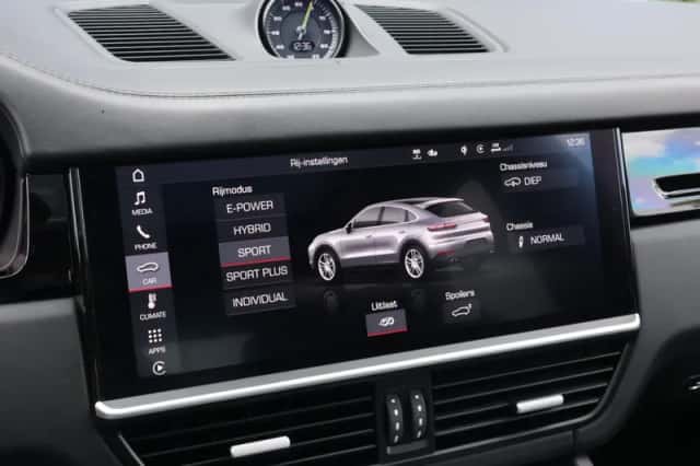 Porsche Cayenne (2019) thumbnail 5