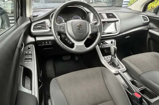 Suzuki S-Cross (2019) thumbnail 4