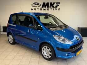 Peugeot 1007 (2005) thumbnail 3