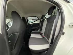 Toyota Aygo (2015) thumbnail 11