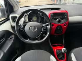 Toyota Aygo (2015) thumbnail 12